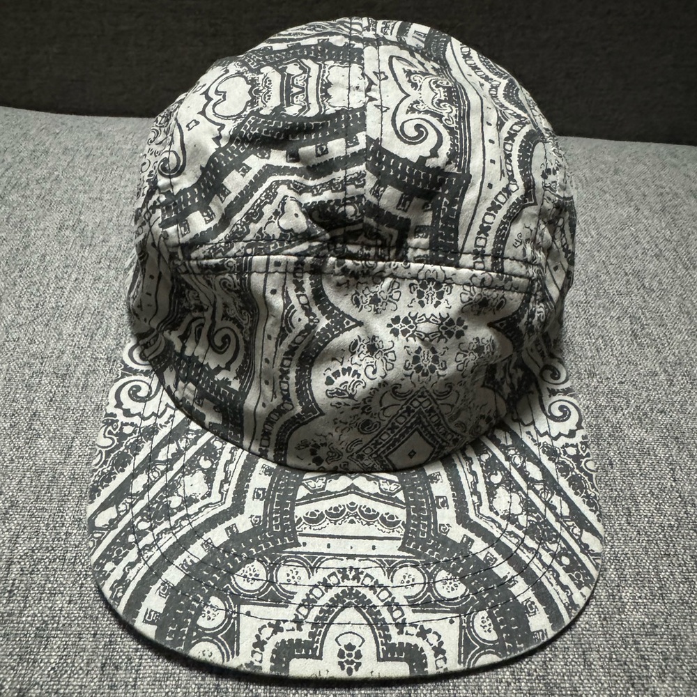 ZANEROBE HAT - black / grey print